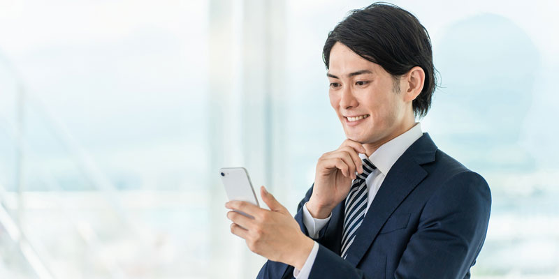 年収が上がらない人の共通点？スマホの利用時間と収入格差の意外な関係