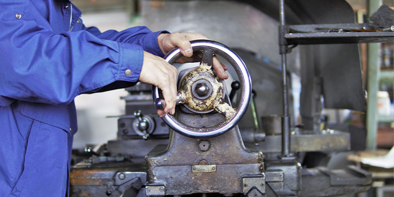 自動車工場閉鎖…経験を活かせる転職先は？｜その後の人生を変える「経験の活かし方」と転職先リスト